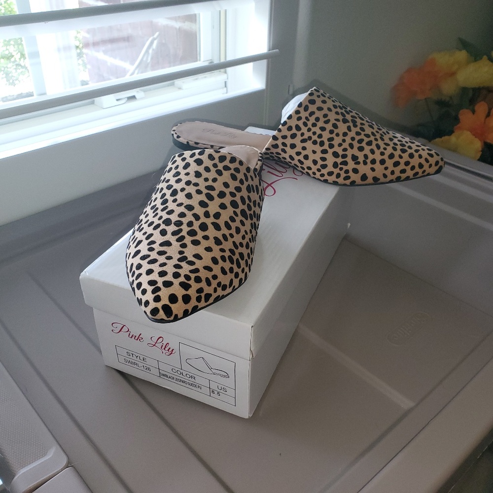 Pink Lily Women's Animal Print Mules